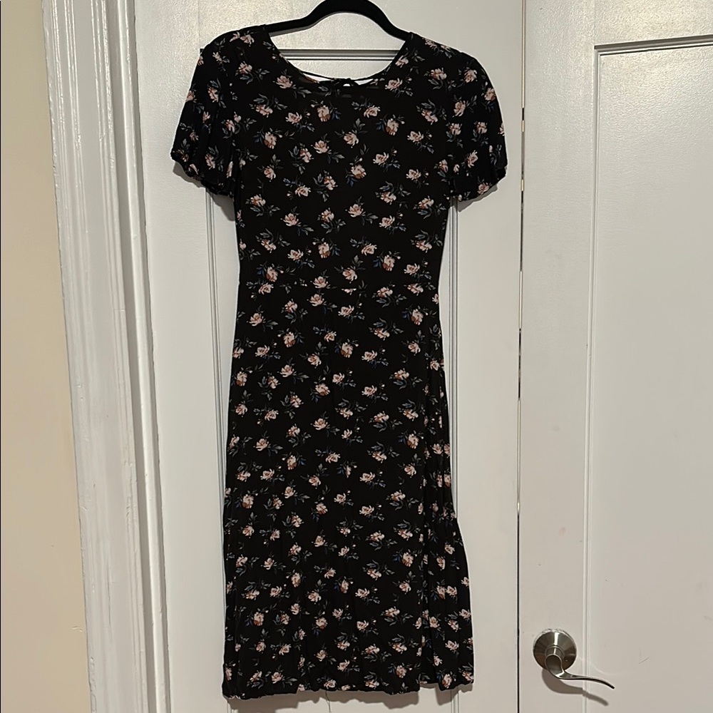 Black Floral Short Sleeve Midi Dress with Crew Neck and Tie Back